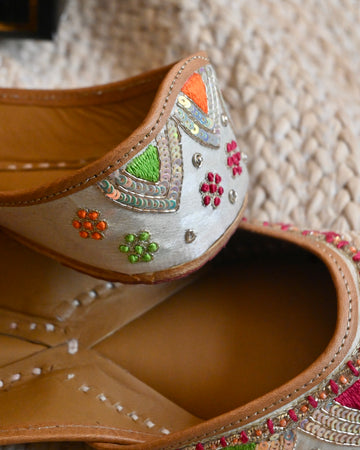 Limited Edition: Noor Phulkari Juttis (Ivory)