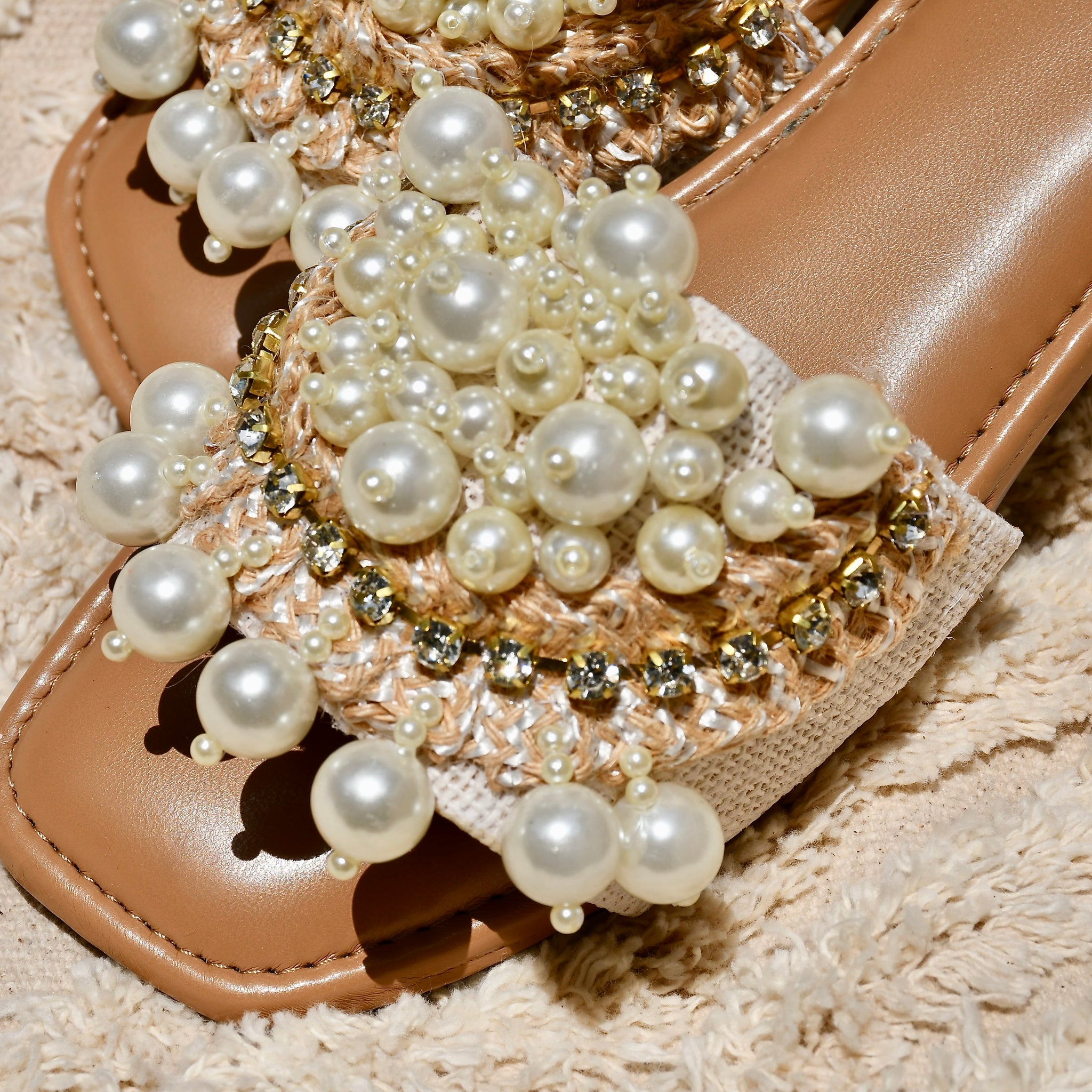 Pearla (White)