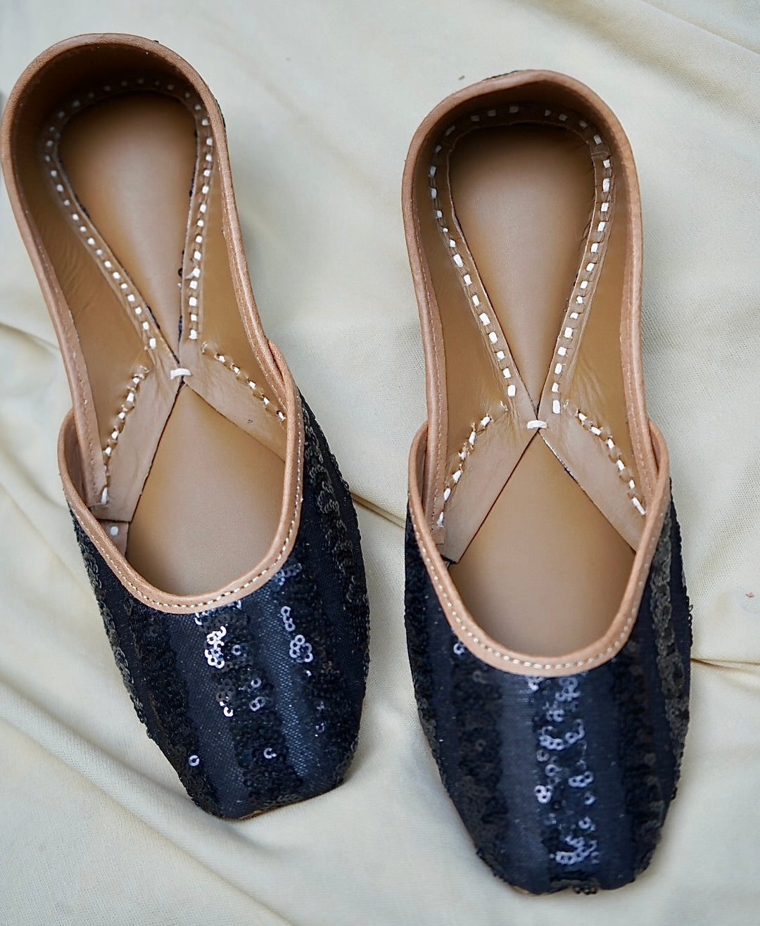 Zarqa Black Juttis