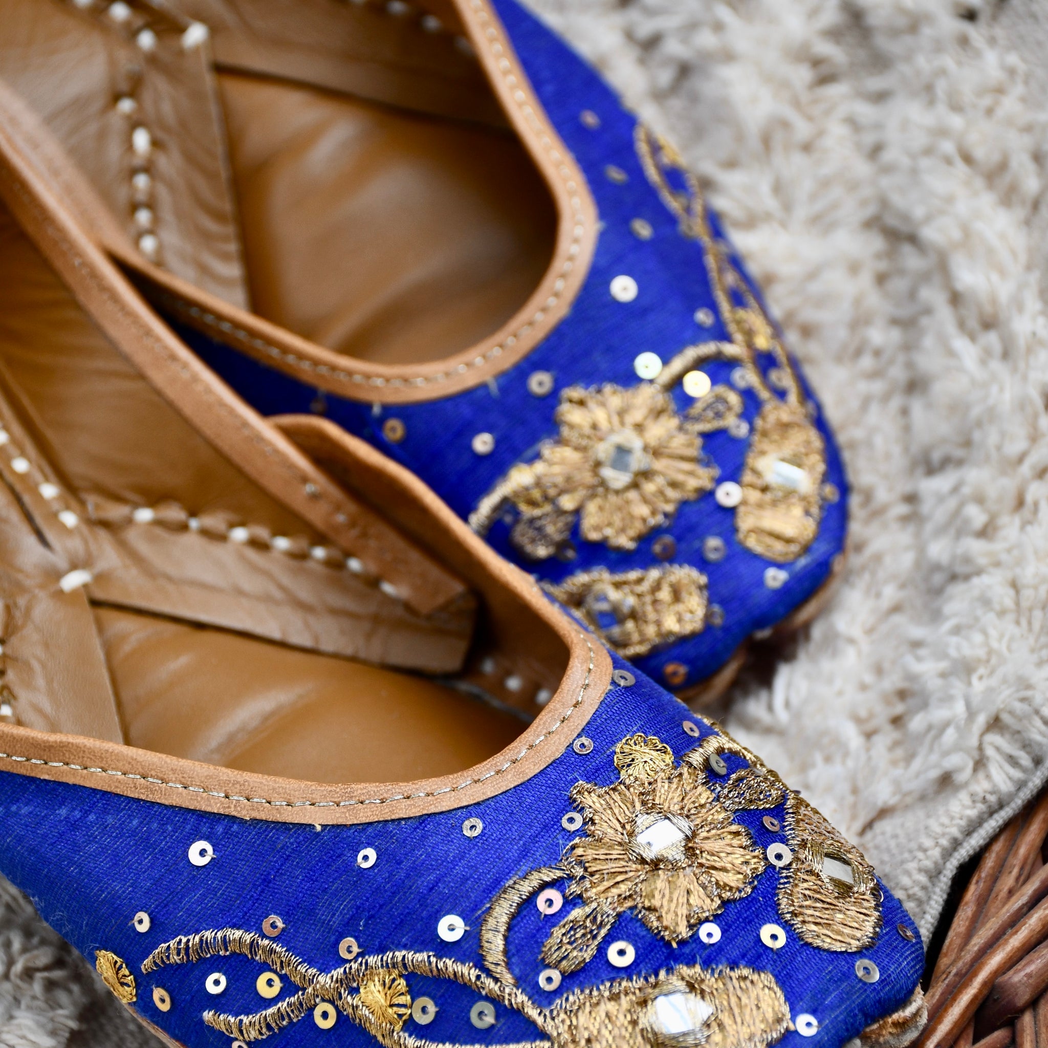 Royal Blue Zari Juttis