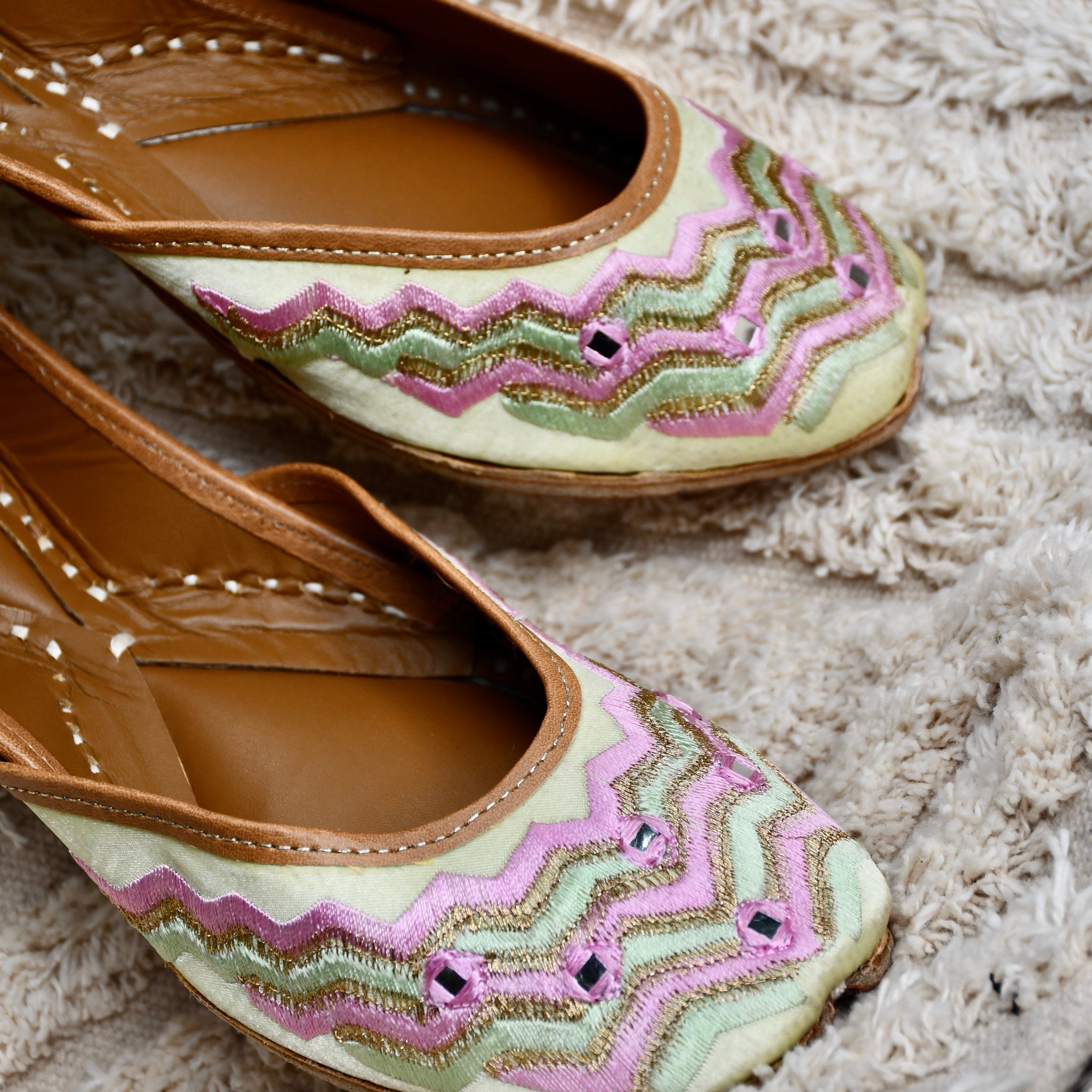 Pastel Zigzag Juttis