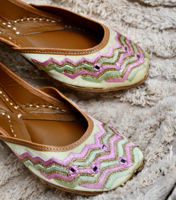 Pastel Zigzag Juttis