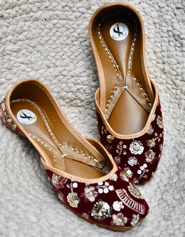 Noor (Deep Red) Juttis