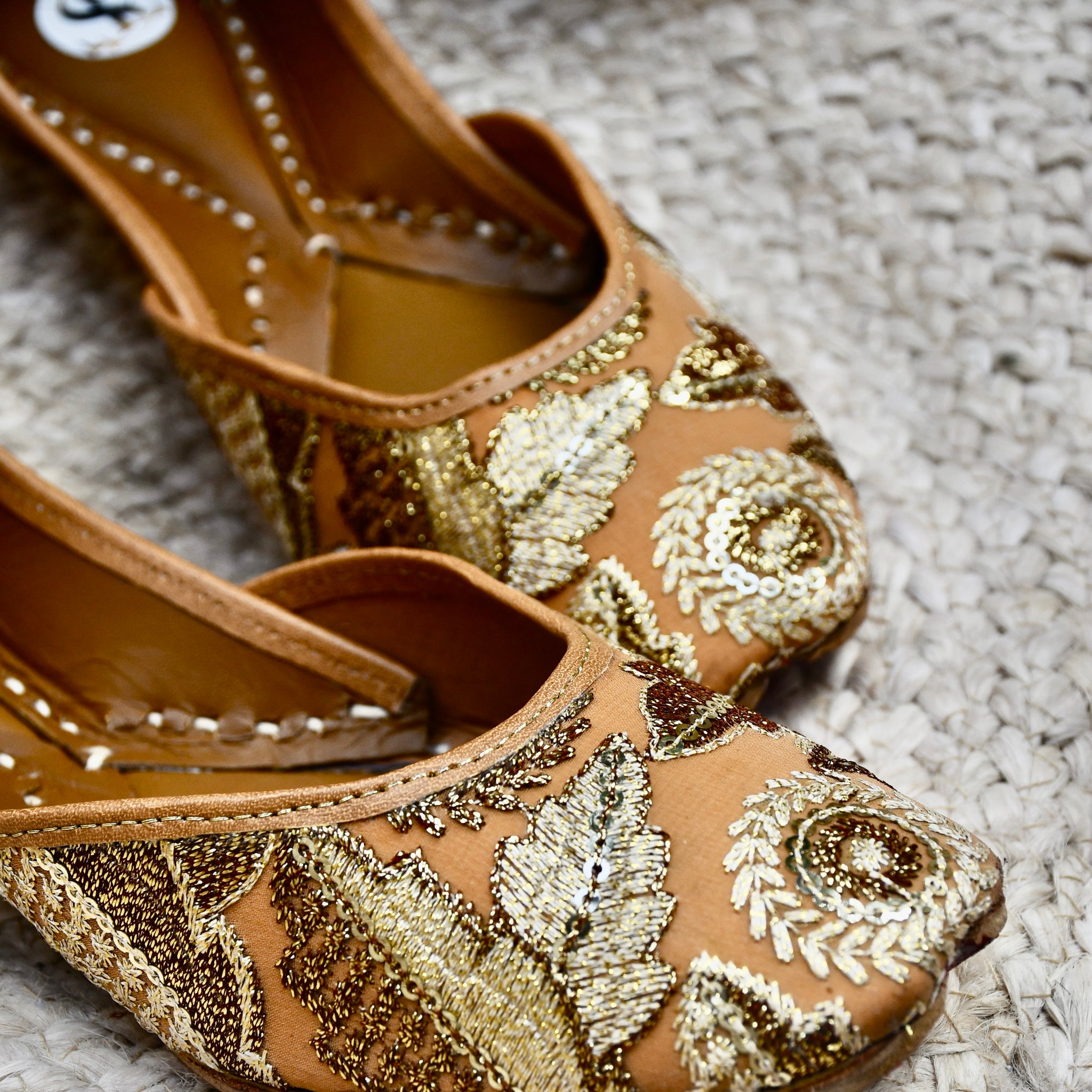 Vintage Leaf Juttis