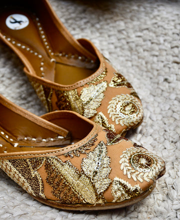Vintage Leaf Juttis