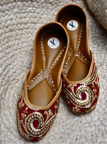 Crimson Swirl Juttis