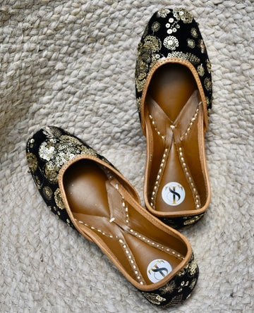 Noor Black Juttis