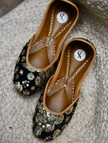 Noor Black Juttis