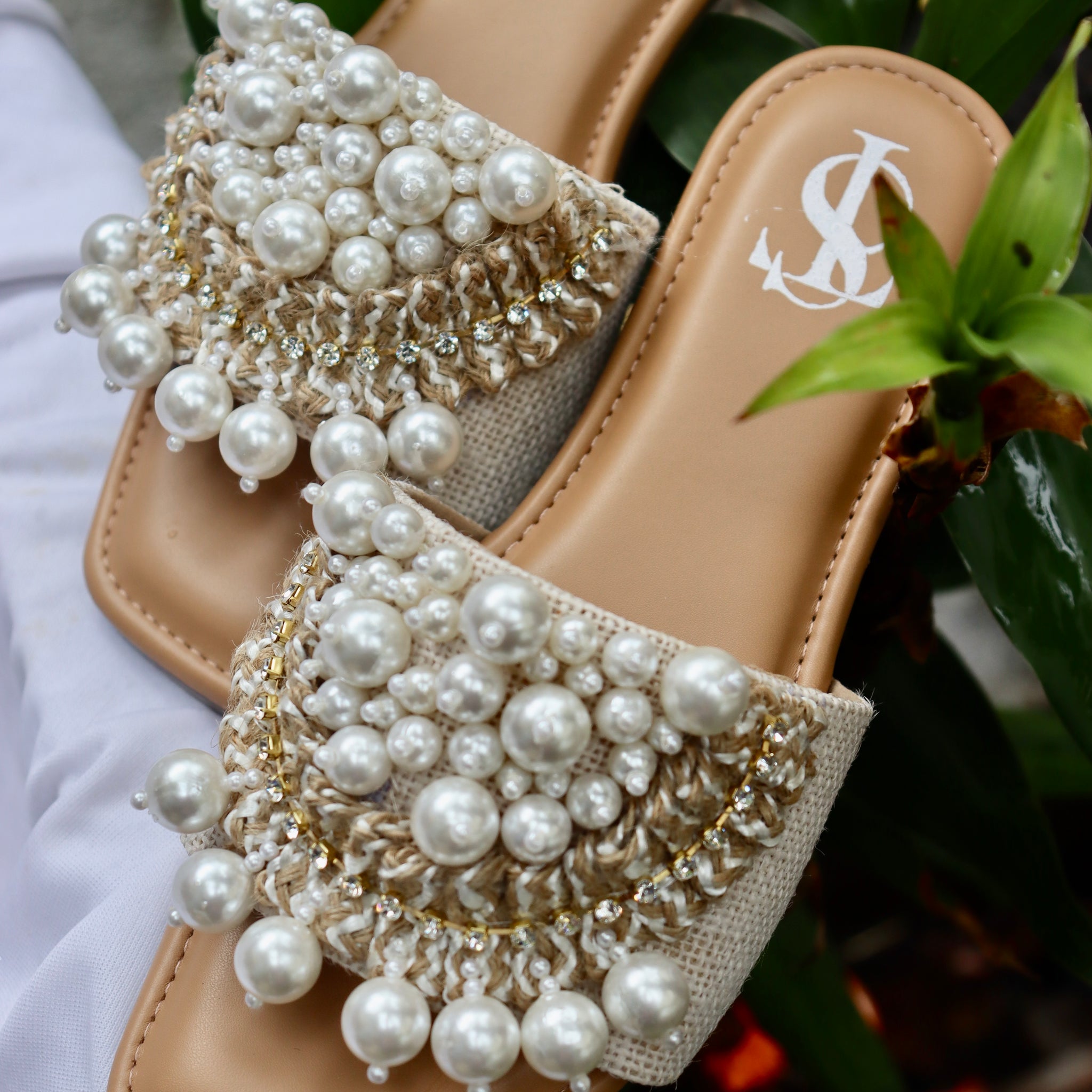 Pearla Flats (White)